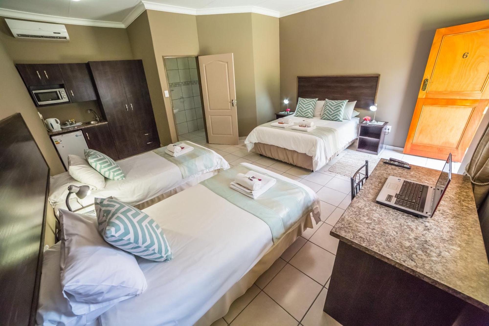 Beryl1 Guesthouse Klerksdorp Eksteriør billede