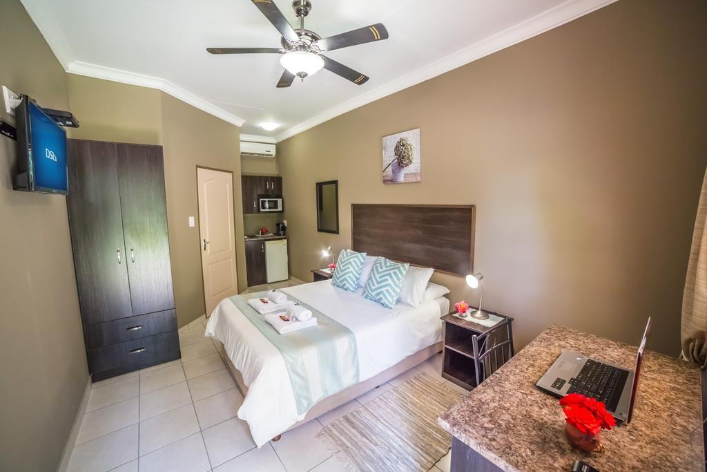 Beryl1 Guesthouse Klerksdorp Eksteriør billede