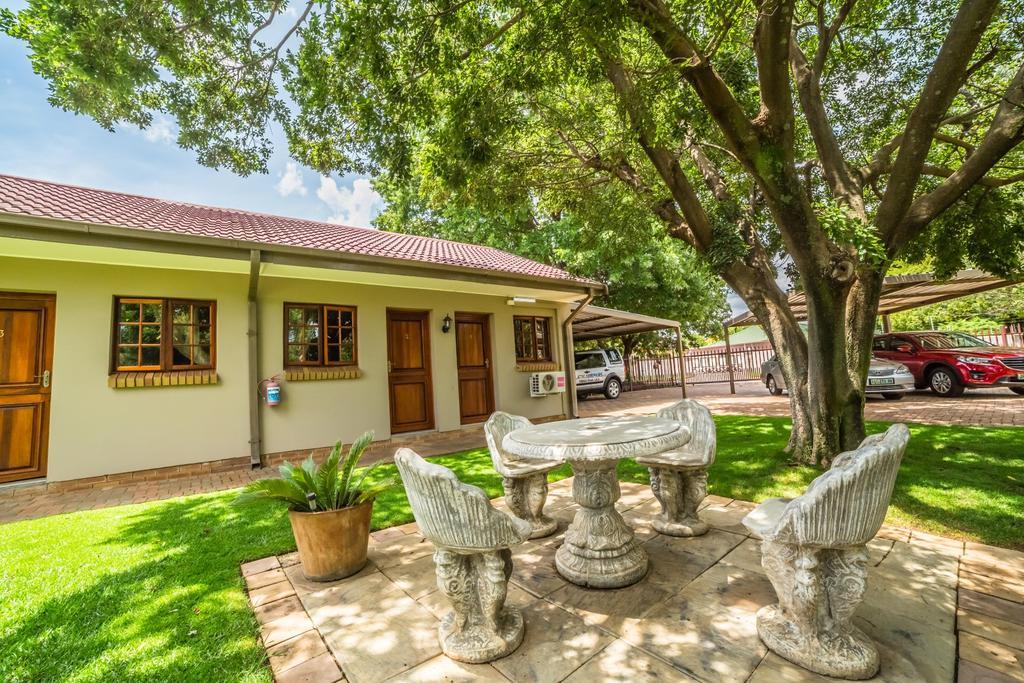 Beryl1 Guesthouse Klerksdorp Eksteriør billede