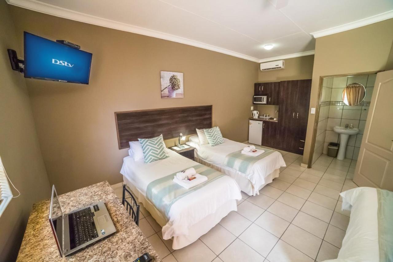 Beryl1 Guesthouse Klerksdorp Eksteriør billede