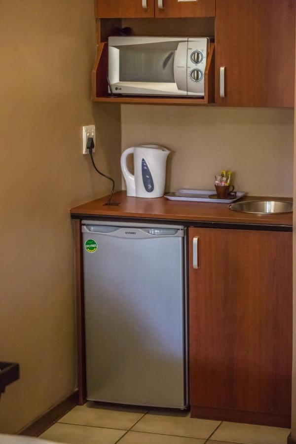 Beryl1 Guesthouse Klerksdorp Eksteriør billede